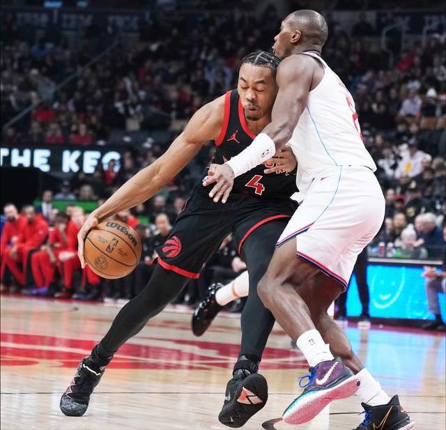 德甲直播-拉锯战！快船落后14分展开反扑：小卡因伤缺席，哈登13中3低迷